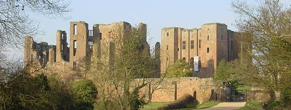 600px-Kenilworth_Castle_gatehouse_landscape